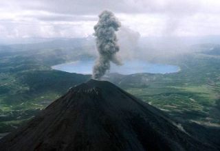 Ebeko vulkanı 2,5 km hündürlüyə tüstü püskürüb