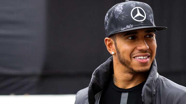 Hamilton wins wild Saudi GP to set up F1 title showdown