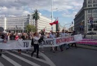 В Варшаве проходит массовый марш в защиту независимости судов