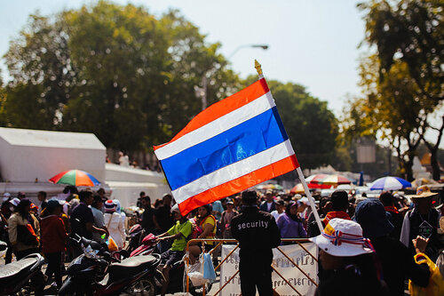 В Бангкоке в митингах за и против властей приняло участие 20 тыс. человек