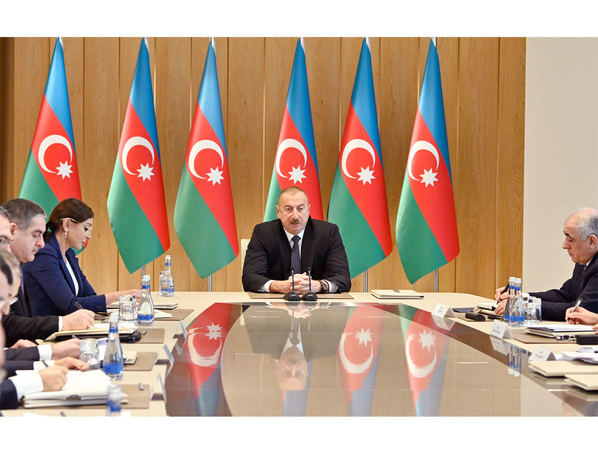 При Президенте Ильхаме Алиеве прошло совещание, посвященное итогам 2019 года (ФОТО/ВИДЕО) (версия 2)