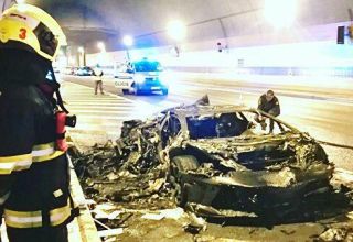В пражском туннеле сгорел Lamborghini