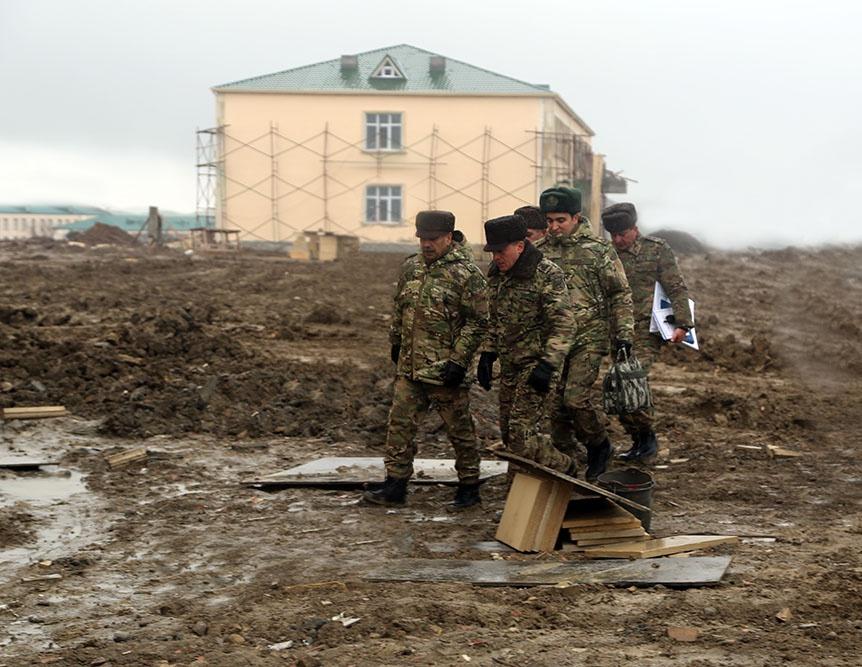 Закир Гасанов осмотрел военные объекты, на которых завершаются строительные работы (ФОТО)