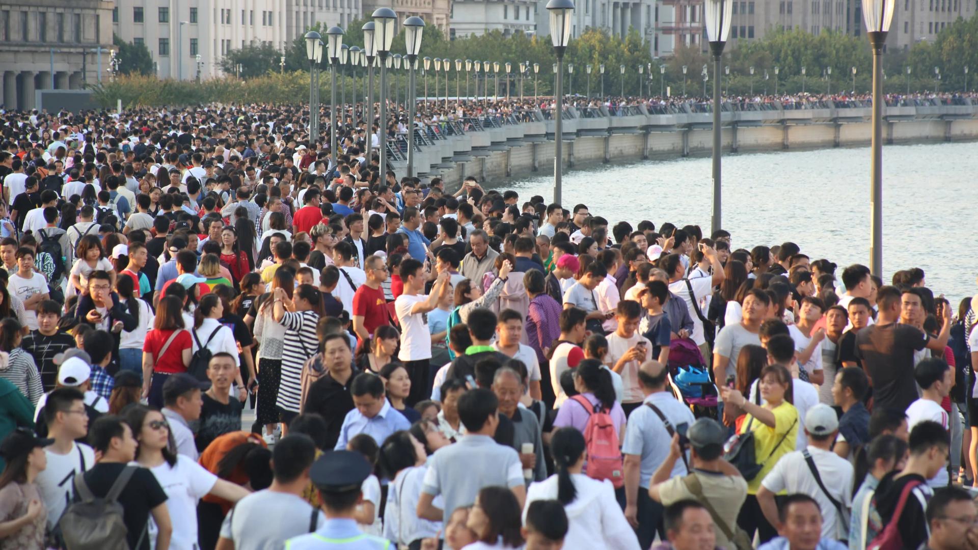 Население Китая стремительно растет