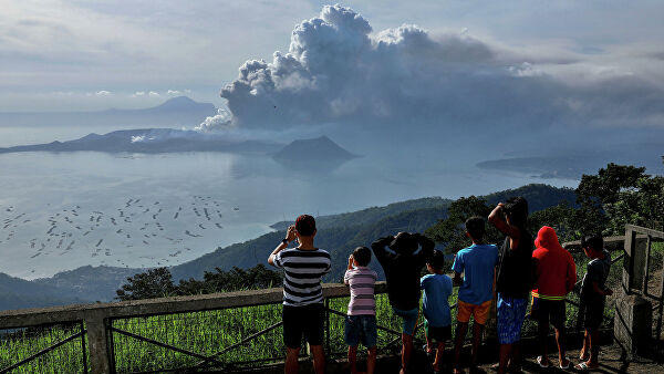 На Филиппинах 14 городов закрыты для местных жителей из-за вулкана