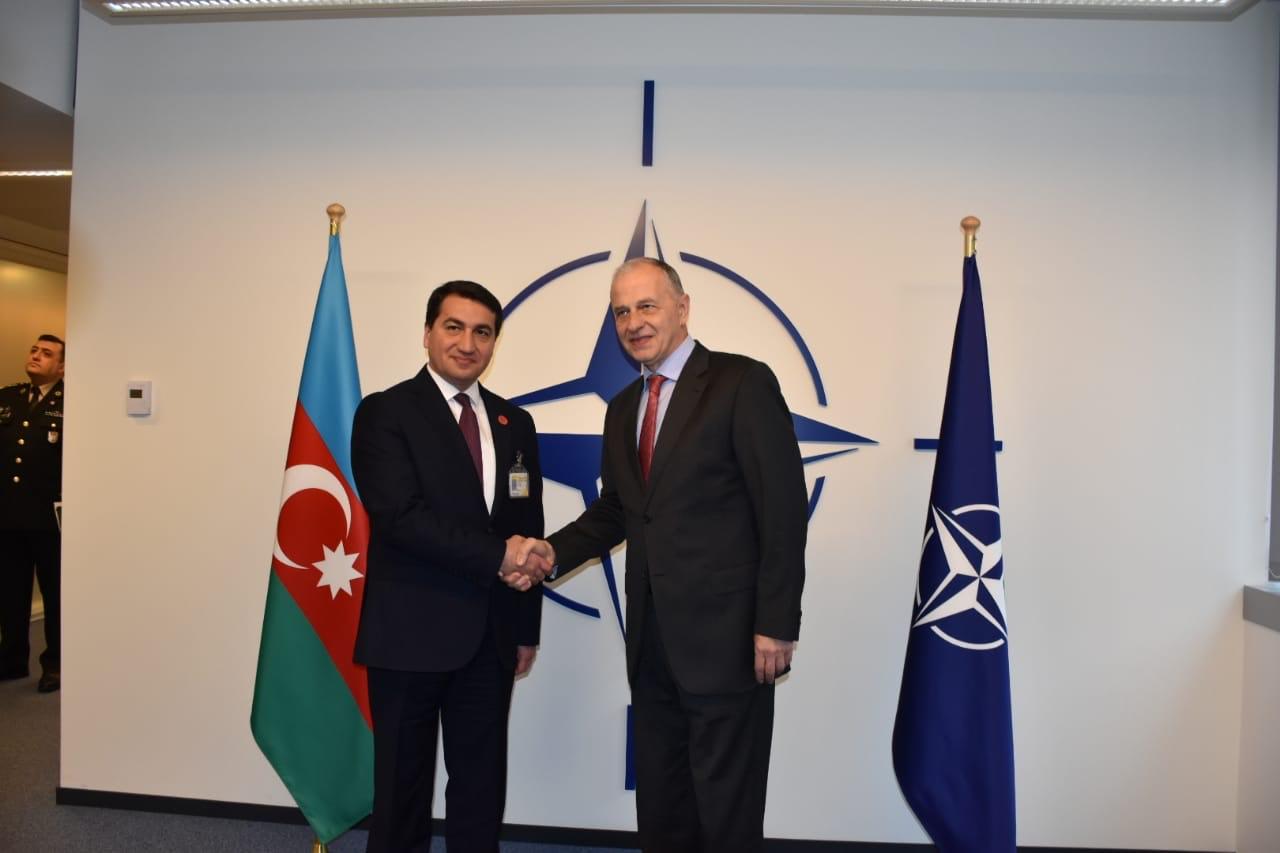 Хикмет Гаджиев провел переговоры с заместителем генерального секретаря НАТО (ФОТО)