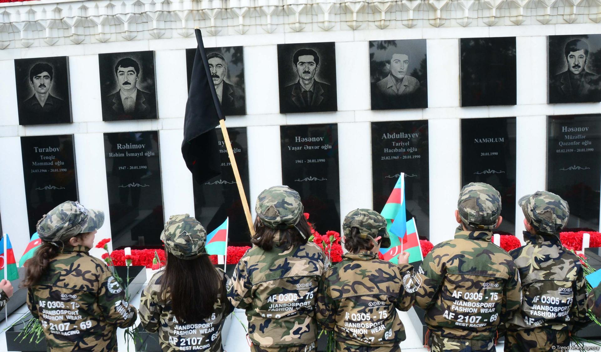 Общественность Азербайджана чтит светлую память жертв трагедии 20 Января (ФОТО)