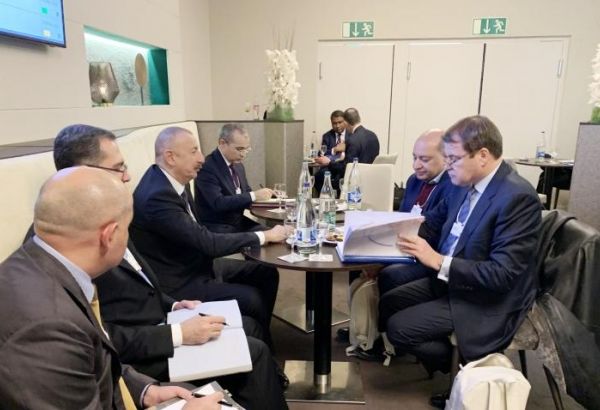 Президент Ильхам Алиев встретился в Давосе с президентом Европейского банка реконстукции и развития Сумой Чакрабарти