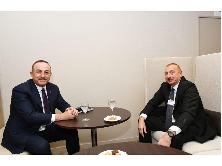 Президент Ильхам Алиев встретился в Давосе с министром иностранных дел Турции (ВЕРСИЯ 2)