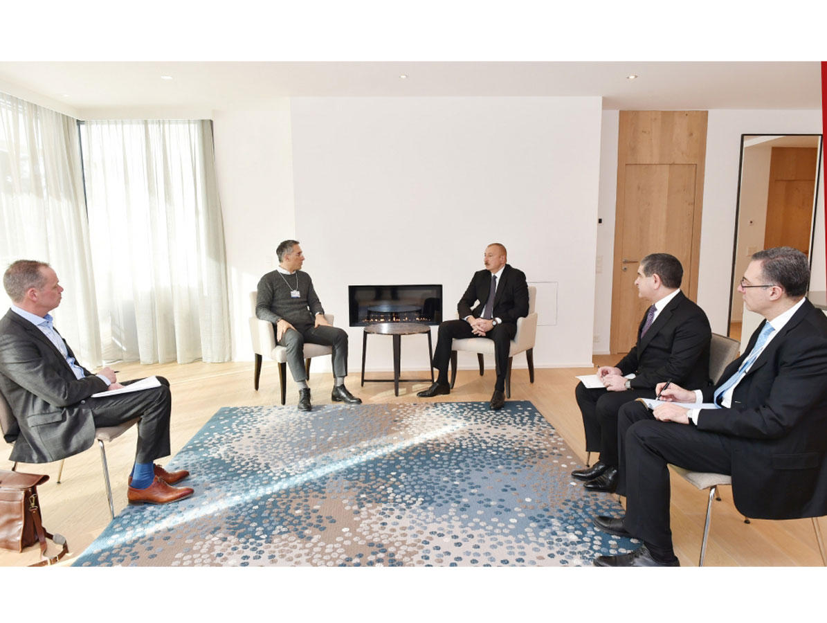 President Ilham Aliyev met with Chief Executive Officer of Signify in Davos (PHOTO)