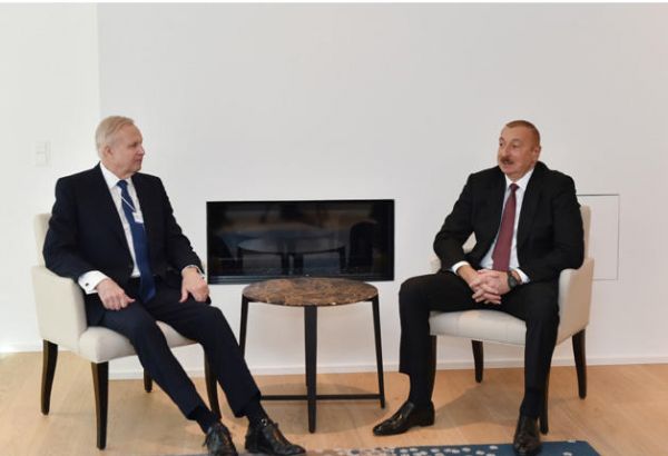 Prezident İlham Əliyev Davosda BP şirkətinin baş icraçı direktoru Robert Dadli ilə görüşüb (FOTO)