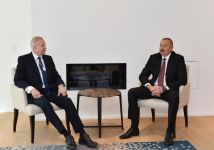 Azerbaijani president meets with BP Chief Executive Officer in Davos (PHOTO)