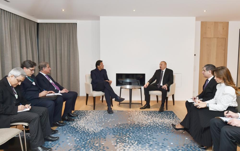 Prezident İlham Əliyev Davosda Pakistanın Baş Naziri ilə görüşüb (FOTO)