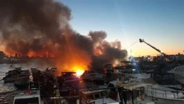 В Стамбуле горят шесть рыболовецких шхун (ФОТО)