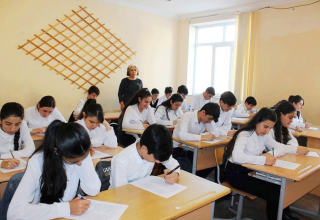 В Азербайджане в 2019 г. сократилось число обучающихся в школах во вторую смену