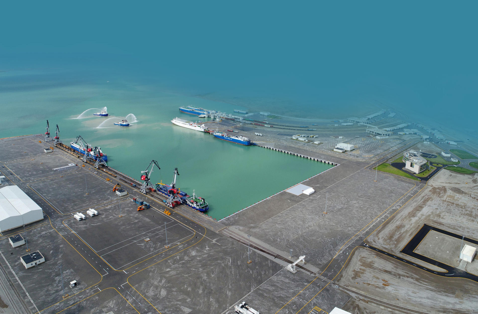 Bakı Limanı son 28 ilin rekordunu vurdu (FOTO)