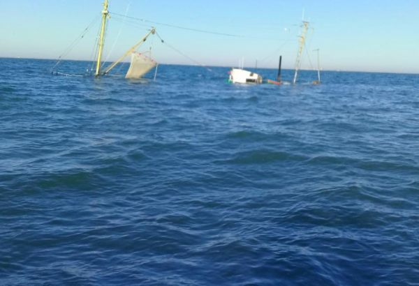 Погранслужба Азербайджана спасла 4 рыбаков с терпящего бедствие судна (ФОТО)