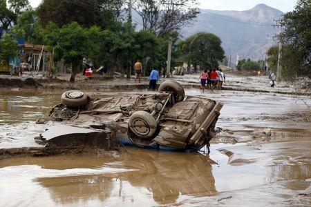 Президент Чили объявил чрезвычайное положение на севере страны из-за наводнений