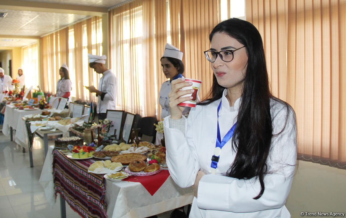 Bakıda gənc kulinarların üçüncü şirniyyat festivalı keçirilib (FOTO)