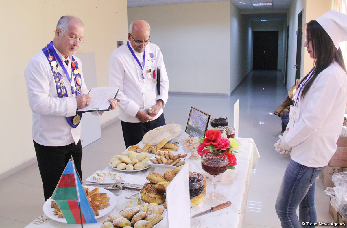 Bakıda gənc kulinarların üçüncü şirniyyat festivalı keçirilib (FOTO)