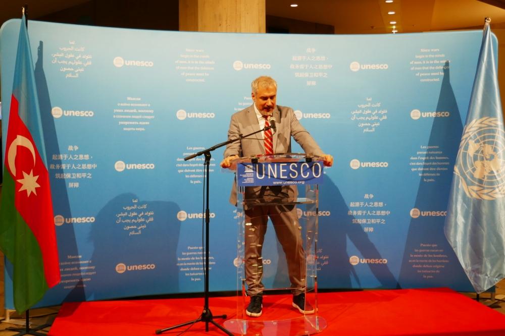 При организации Фонда Гейдара Алиева в штаб-квартире ЮНЕСКО открылась выставка азербайджанских ковров (ФОТО)