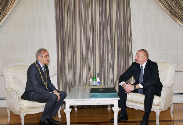 Azerbaijani president presents “Heydar Aliyev” Order to Polad Bulbuloghlu (PHOTO)