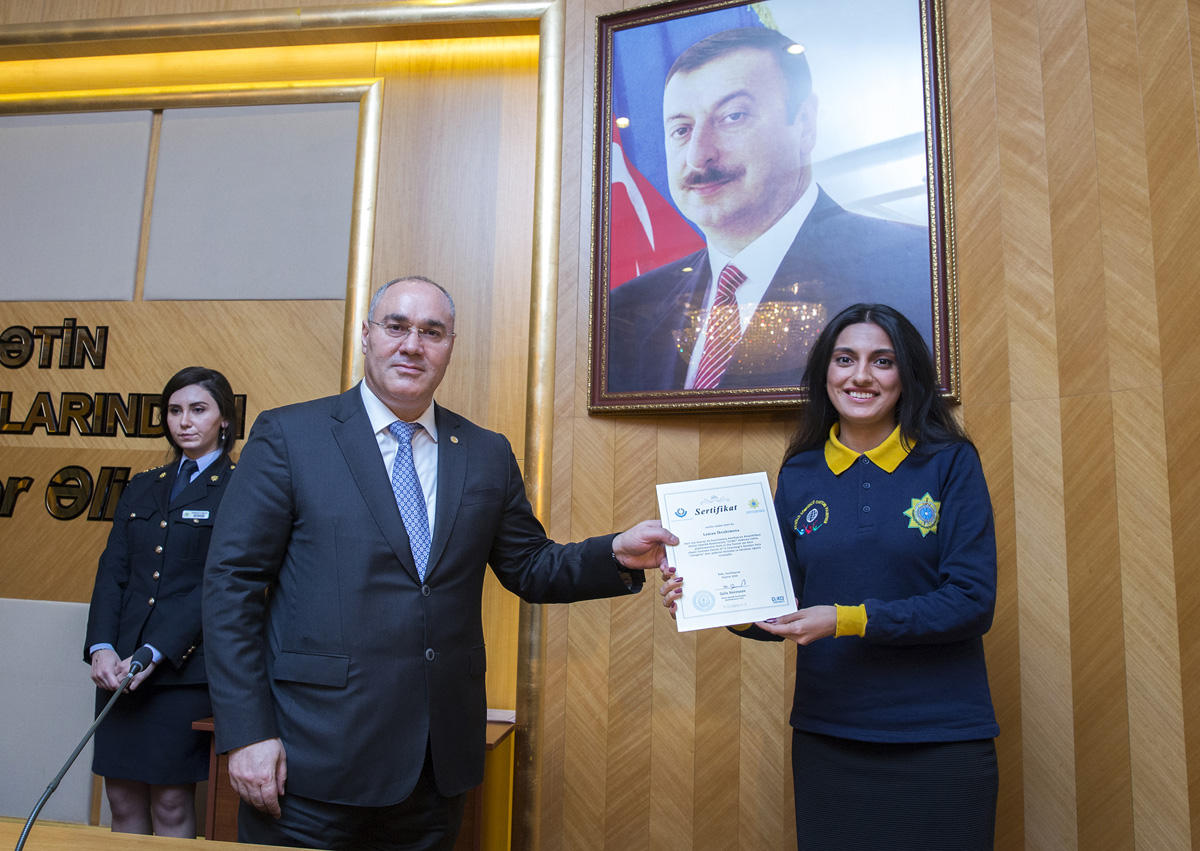 “Könüllü gömrükçü” dəstəsinin üzvlərinə sertifikatlar təqdim olunub (FOTO)