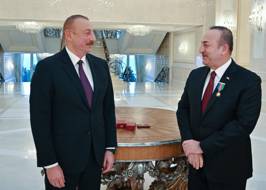 Президент Ильхам Алиев принял делегацию во главе с министром иностранных дел Турции (ФОТО) (версия 2)