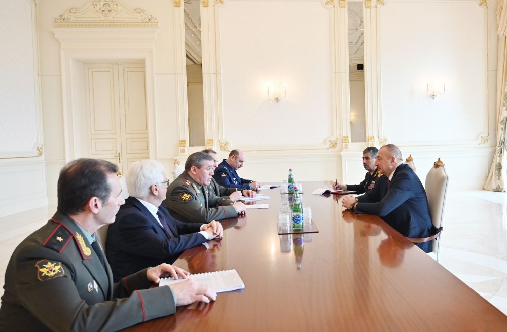 Президент Ильхам Алиев принял делегацию во главе с начальником Генштаба ВС России (ФОТО)