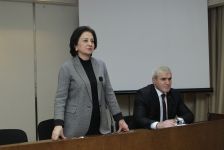 AzMİU-nun rektoru əlaçı tələbələrə pul mükafatı verdi  (FOTO)