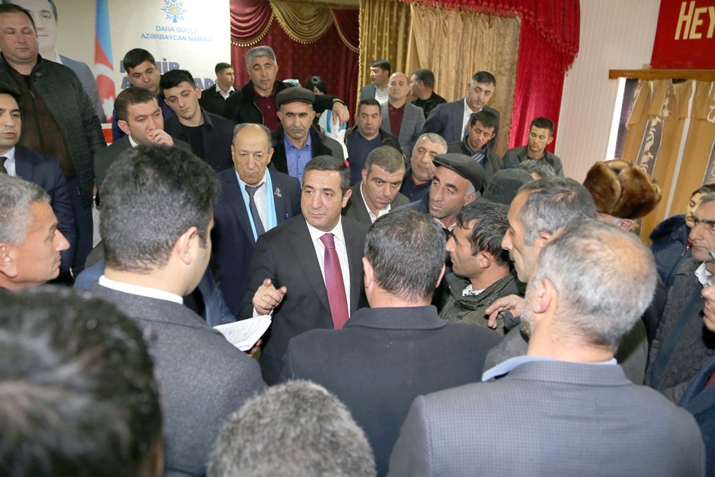 Hakim partiyanın Laçından olan namizədi fəal seçkiqabağı kampaniya ilə diqqət çəkib (FOTO/VİDEO)