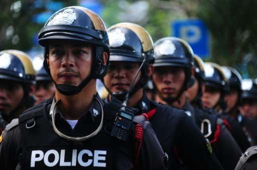 Tailandda polislər ticarət mərkəzinə baxış keçiriblər, cinayətkar aşkar edilməyib