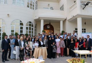 Meeting held with Azerbaijanis living in Dubai