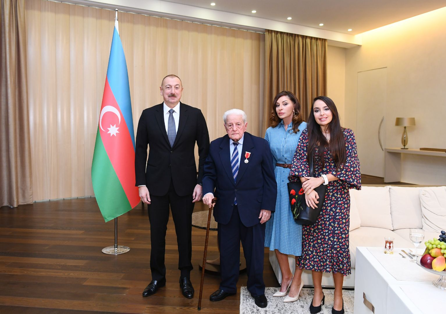 President Ilham Aliyev presents "Sharaf" Order to People’s Artist Alibaba Mammadov (PHOTO)