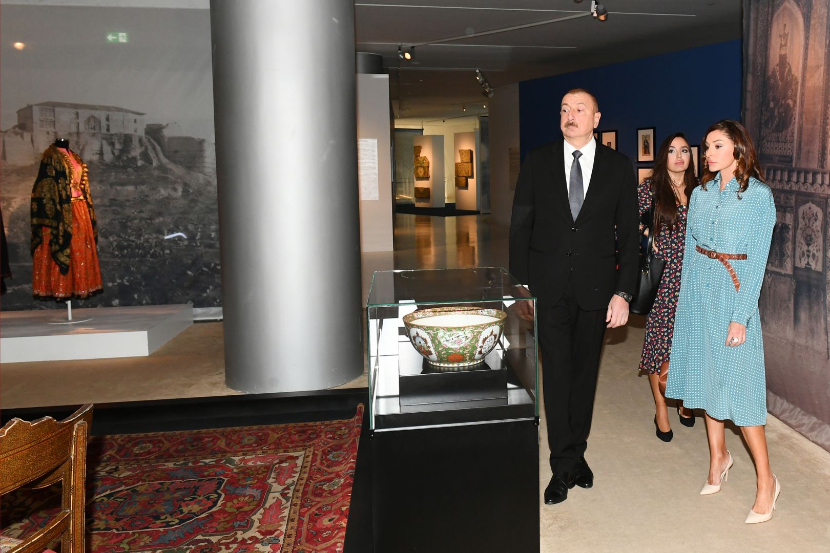 President Ilham Aliyev presents "Sharaf" Order to People’s Artist Alibaba Mammadov (PHOTO)
