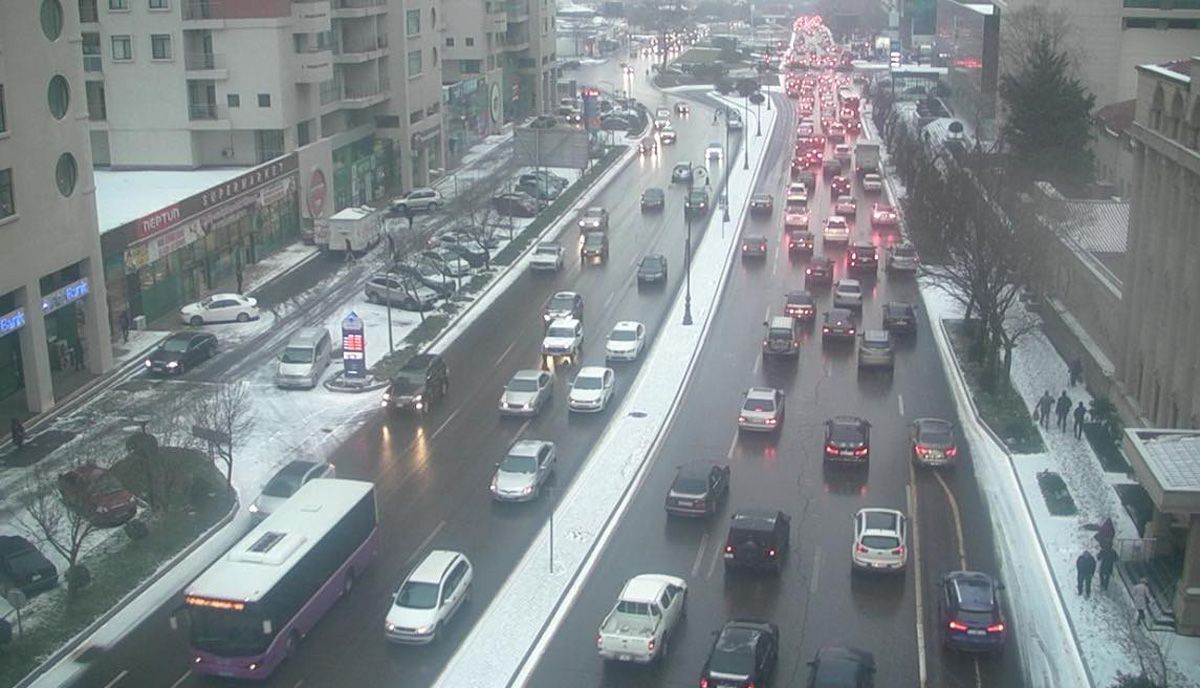БТА: Допустимая скорость на основных магистралях  Баку снизилась в 2 раза (ФОТО)