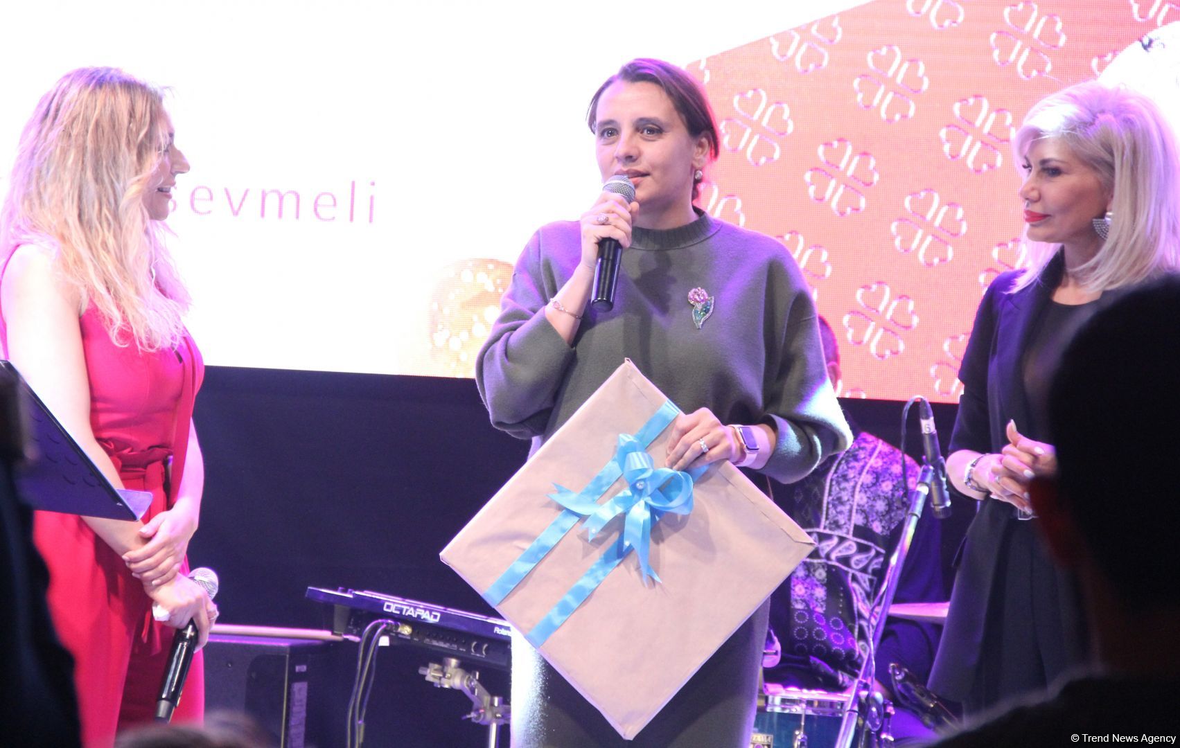 Тунзаля Агаева провела шоколадный конфетный вечер "Любимые" со звездами (ФОТО)