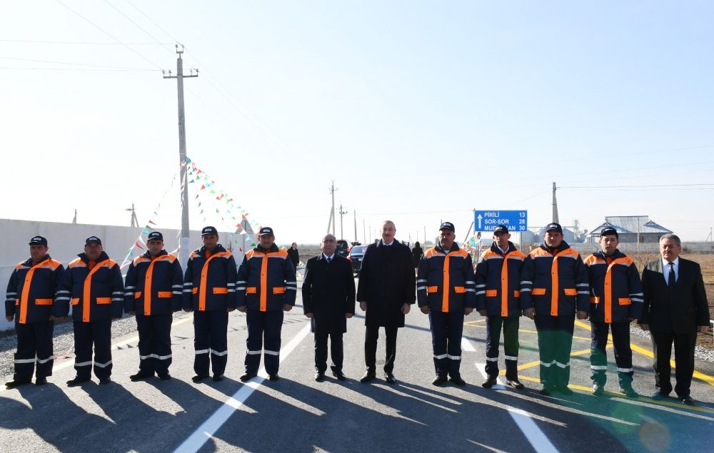Президент Ильхам Алиев принял участие в открытии после реконструкции автомобильной дороги Пирили-Мурадхан-Сор-Сор (ФОТО)