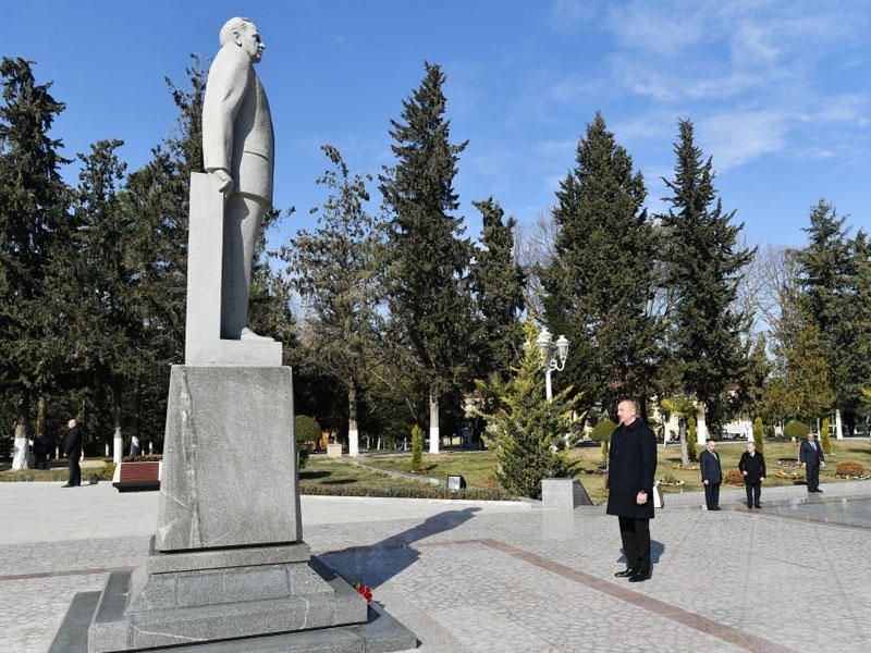 Президент Ильхам Алиев прибыл в Кюрдамирский район (ФОТО) (версия 2)