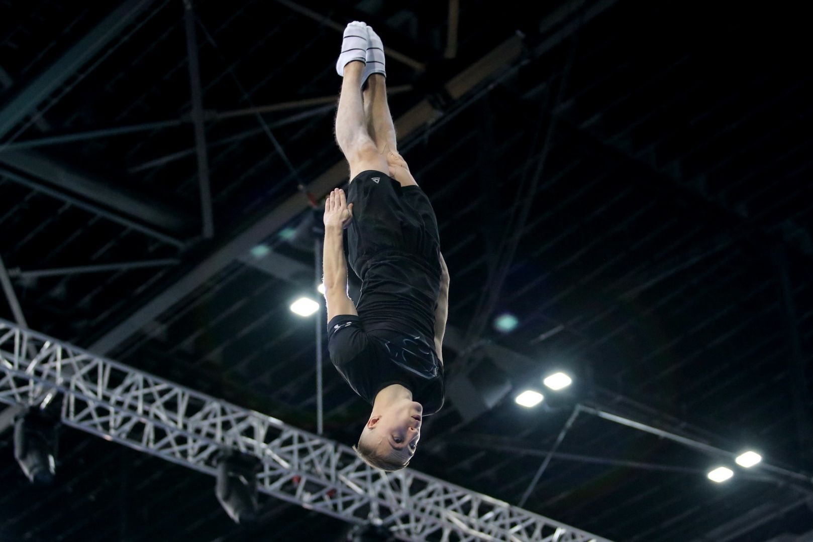 В Национальной арене гимнастики проходят подиумные тренировки участников Кубка мира по прыжкам на батуте и акробатической дорожке в Баку (ФОТО)