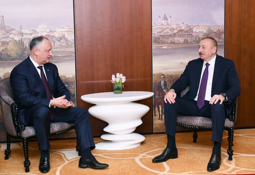 Президент Ильхам Алиев встретился в Мюнхене с президентом Молдовы Игорем Додоном (ФОТО)