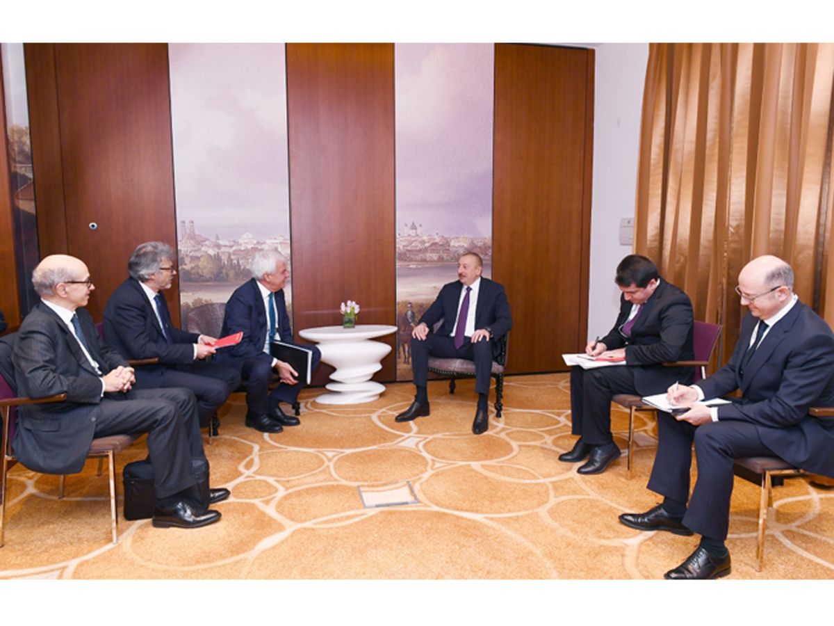 President Ilham Aliyev meets Chief Executive Officer of Leonardo company (PHOTO)