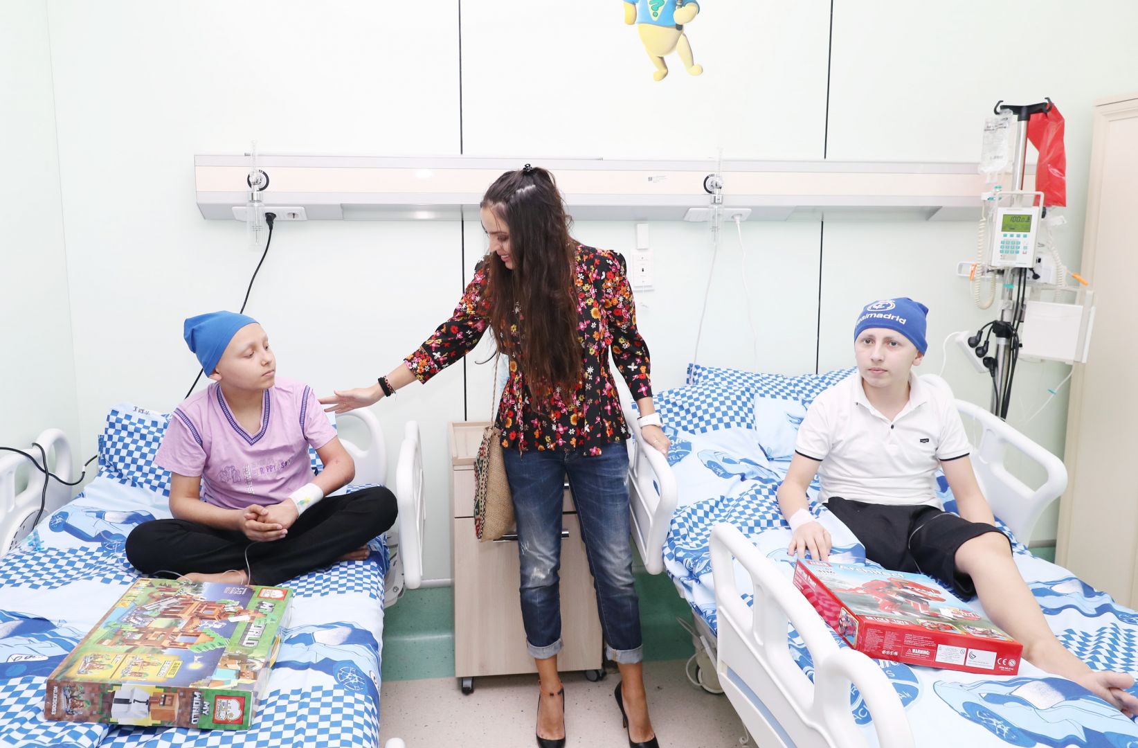 Vice-President of Heydar Aliyev Foundation Leyla Aliyeva meets with children suffering from oncological diseases (PHOTO)