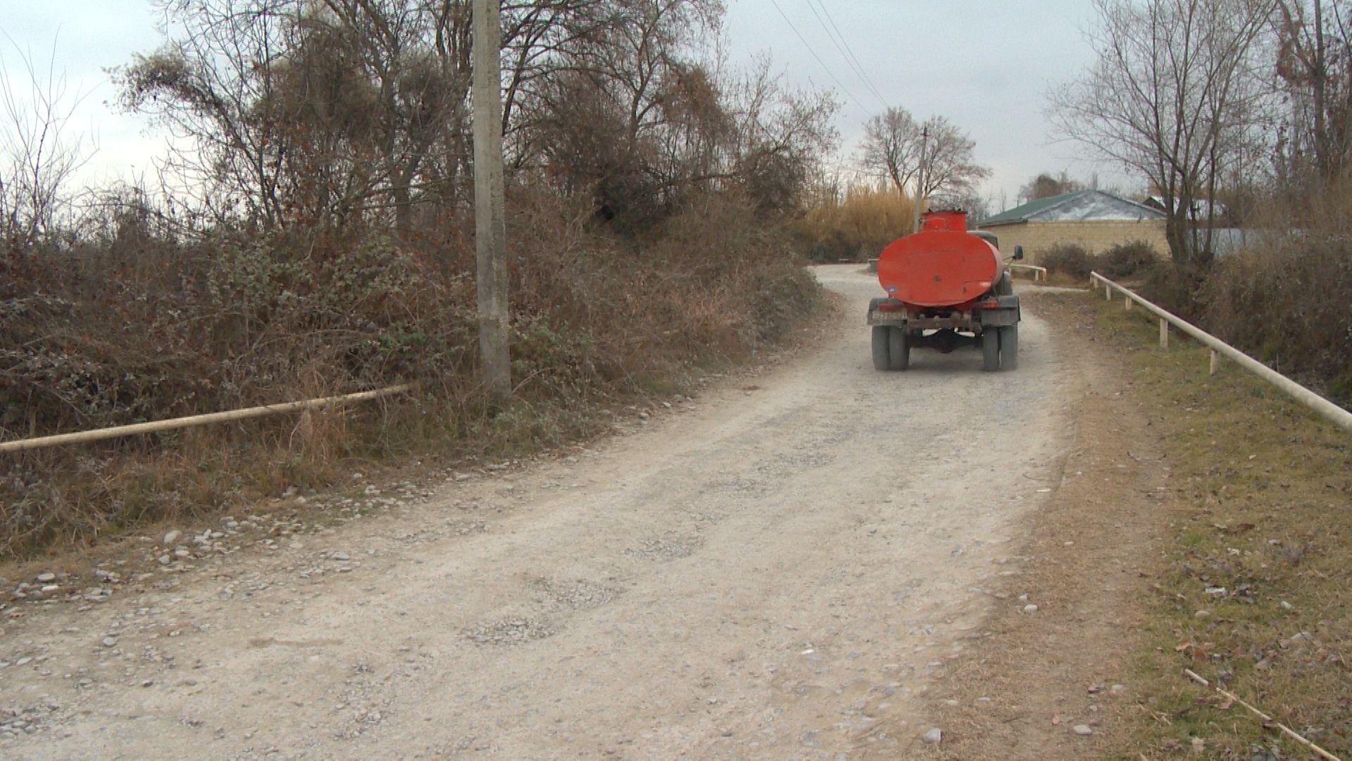 В Гейчае реконструируется дорога местного значения (ФОТО)