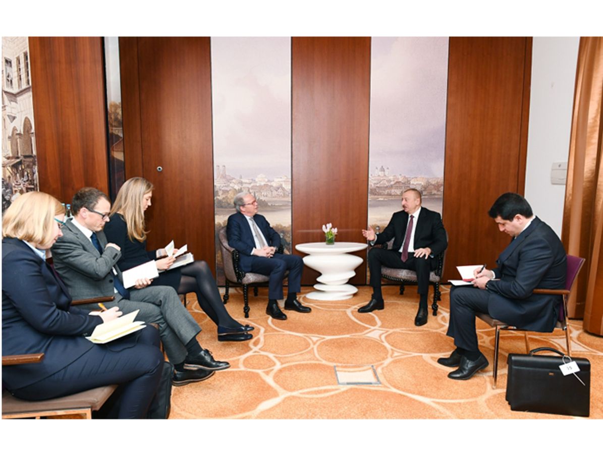 Президент Ильхам Алиев встретился в Мюнхене с исполнительным директором Всемирного банка (ФОТО)