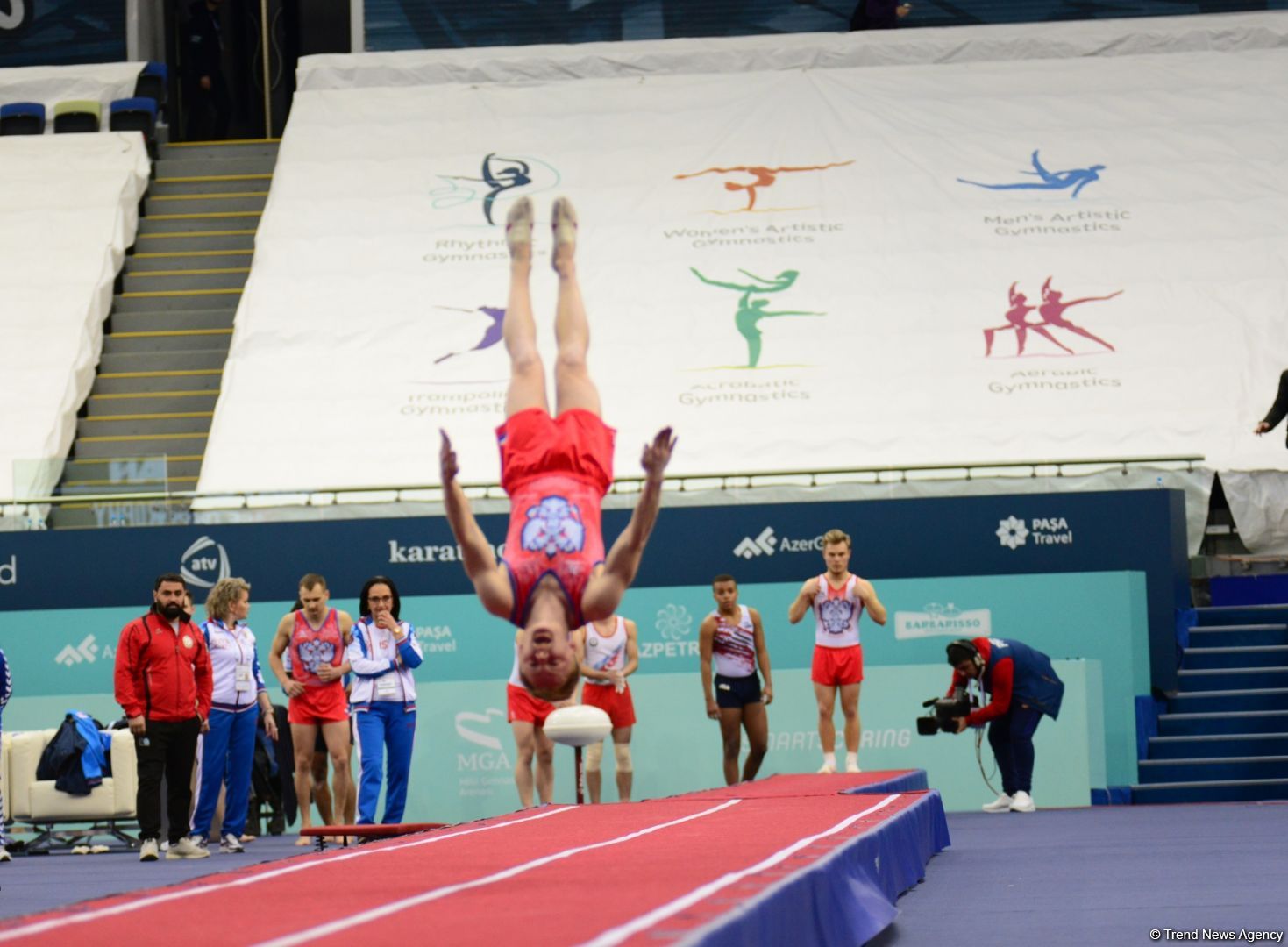 В Баку стартовал первый день Кубка мира по прыжкам на батуте и акробатической дорожке (ФОТО)