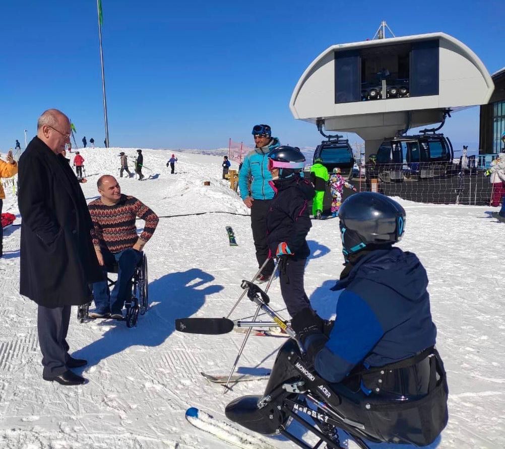 В Азербайджане будут развивать зимние паралимпийские виды спорта (ФОТО)