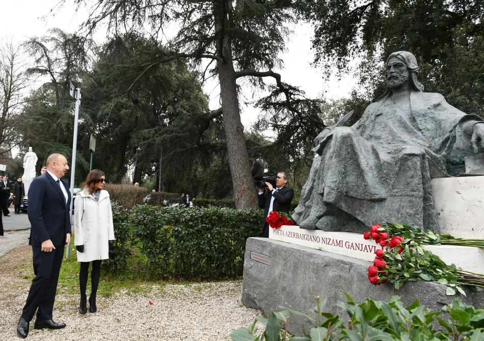 Президент Ильхам Алиев и Первая леди Мехрибан Алиева посетили в Риме памятник гениальному азербайджанскому поэту и мыслителю Низами Гянджеви (ФОТО)