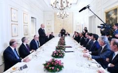 Президент Ильхам Алиев провел рабочий обед с руководителями крупнейших компаний Италии (ФОТО)