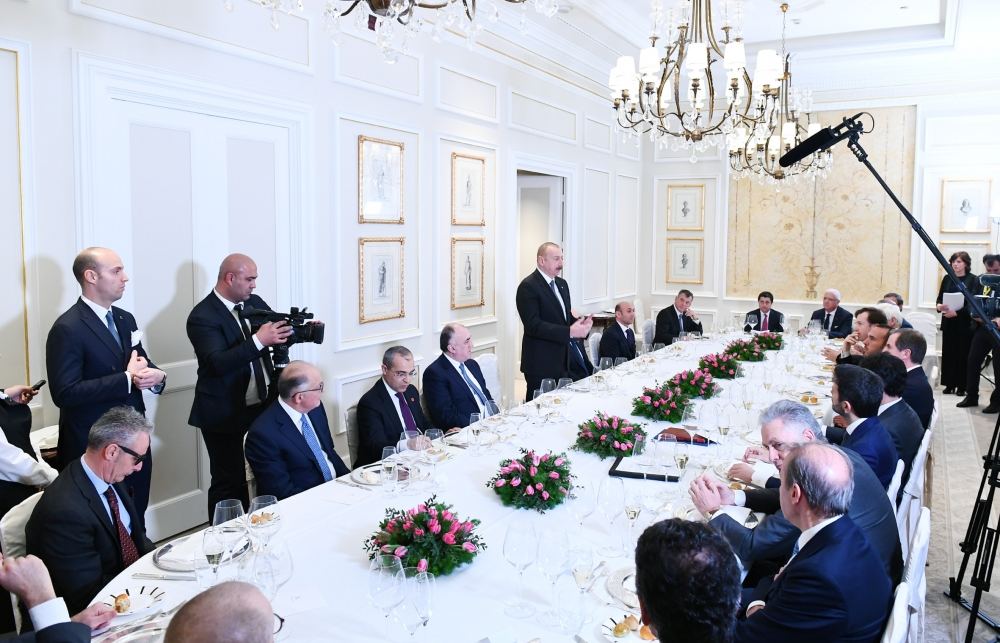 Президент Ильхам Алиев провел рабочий обед с руководителями крупнейших компаний Италии (ФОТО) (версия 2)